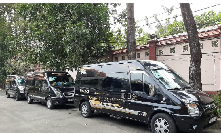 Xe khách Hà Nội Văn Quan của Cường Thịn Limousine có đầy đủ tiện ích phục vụ nhu cầu giải trí và làm việc của khách hàng. 