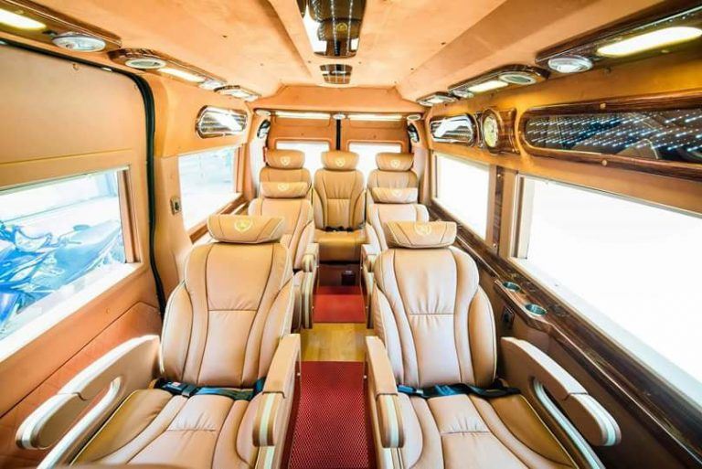 Xe limousine Hùng Cường được thiết kế rất hiện đại, có hệ thống ghế ngả tạo tư thế thoải mái cho khách hàng. 