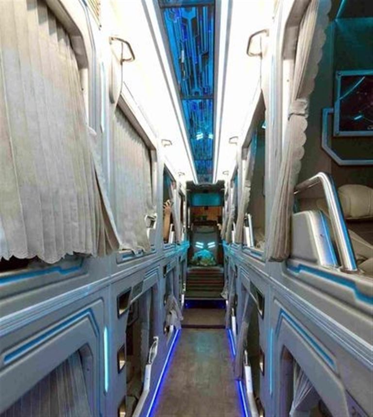 Tại xe limousine 22 cabin, du khách sẽ được tận hưởng sự riêng tư, thoải mái tuyệt đối trong sự tiện nghi của mỗi buồng phòng.