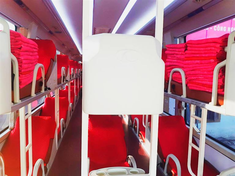 Hệ thống giường nằm của xe Cúc Mừng còn rất mới và rất êm ái, mềm mại đem lại sự thoải mái cho khách hàng.