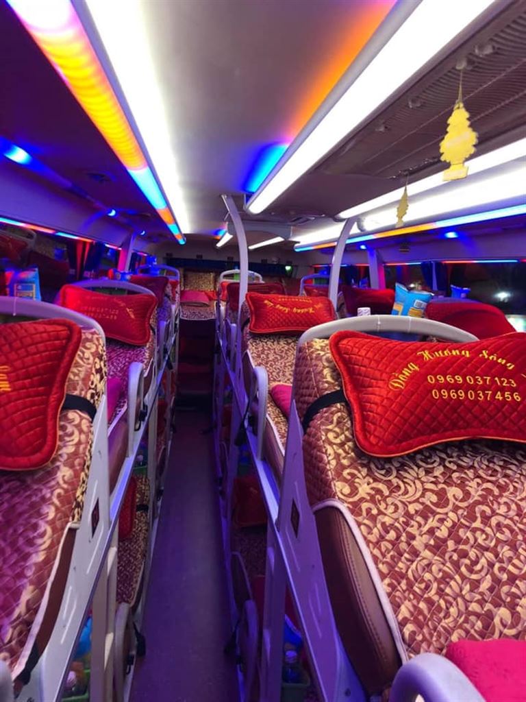 Hệ thống giường nằm êm ái cùng các trang thiết bị hiện đại trên xe khách Hà Nội Đô Lương - Ất Hà.