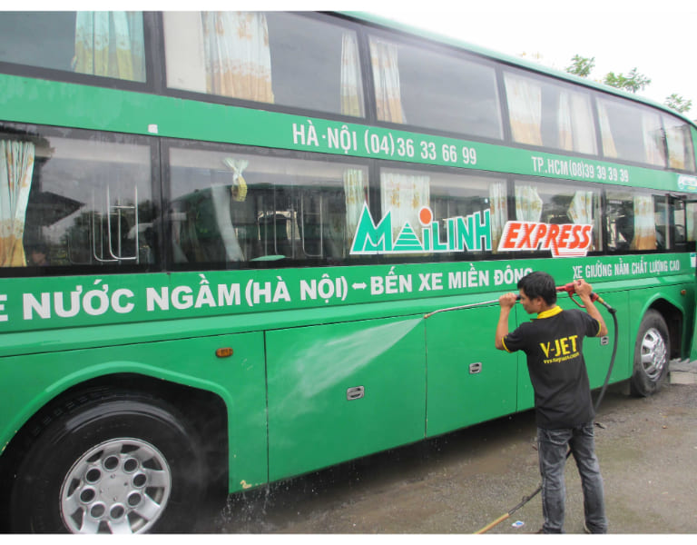 Toàn bộ xe khách thuộc hệ thống đều được nhân viên Mai Linh Express vệ sinh sạch sẽ sau mỗi hành trình dài. 
