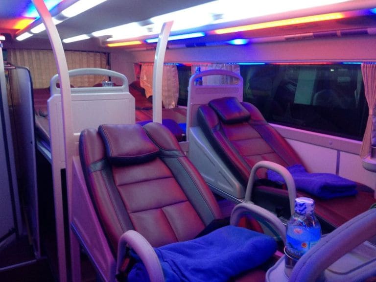 Xe giường nằm được trang bị hệ thống đèn LED hiện đại giúp khách hàng thuận tiện sinh hoạt khi xe di chuyển trong đêm.