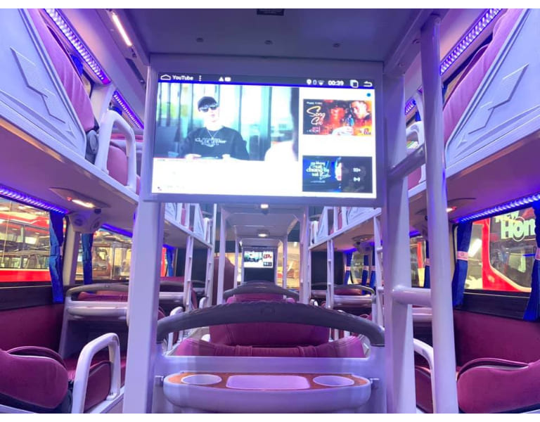 Trên xe khách Hà Nội Đồng Xoài có lắp đặt TV LCD 21 inch và hệ thống âm thanh ánh sáng phục vụ nhu cầu giải trí của khách hàng. 