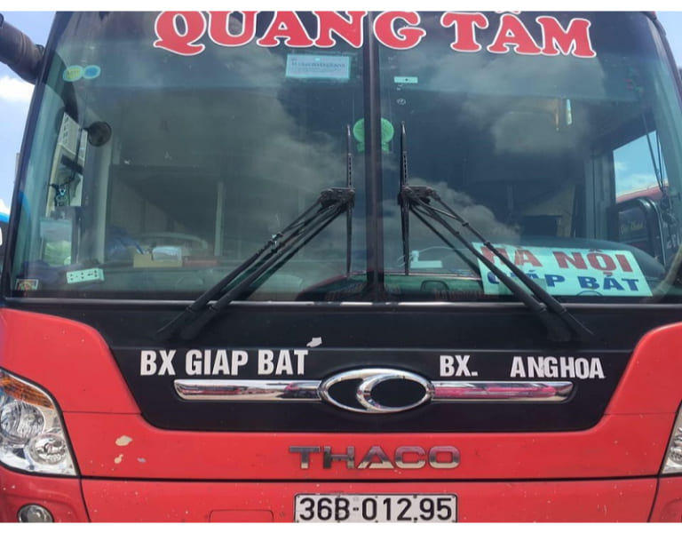 Xe khách Quang Tâm hiện đang có mặt tại bến xe Giáp Bát (Hà Nội).