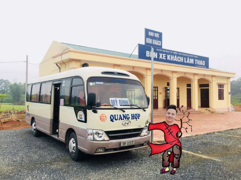 Xe khách Hà Nội Lâm Thao. 