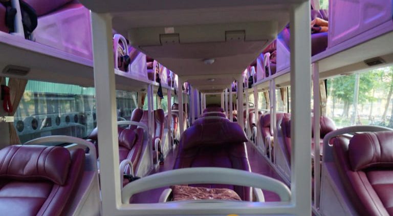 Ghế hành khách có thể trượt ngả tùy ý, qua đó, giúp bạn có tư thế ngồi phù hợp nhất trong thời gian đi xe khách Hà Nội Biên Hòa.