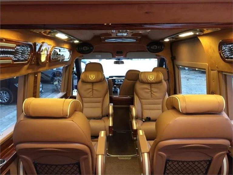 Dream Transport Limousine đầu tư dòng ghế ngồi chất lượng cao, tạo không gian nghỉ ngơi thoải mái, thư giãn cho khách hàng