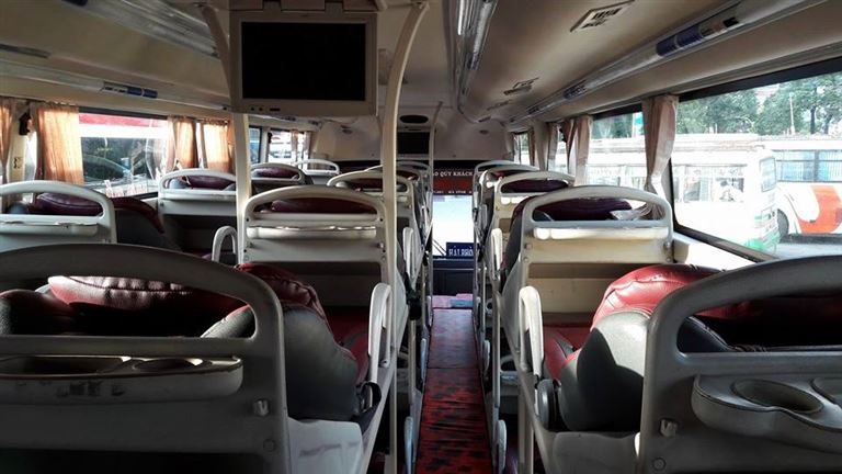 Hệ thống giường nằm được xắp xếp khoa học trên xe khách Nghệ An Nam Định - Ngọc Tín.