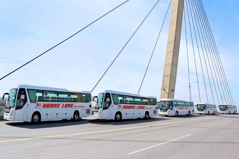 Hành khách trải nghiệm dịch vụ xe khách Hoàng Long tuyến Ninh Bình Sầm Sơn luôn cảm thấy thoải mái và dễ chịu 