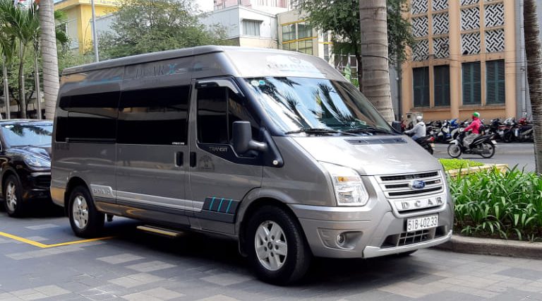 Công ty xe khách Hà Nam 912 cung cấp dòng xe Solati 16 chỗ ngồi phù hợp cho đoàn khách đi tour, công ty, đoàn thể Quảng Ninh - Hà Nam.