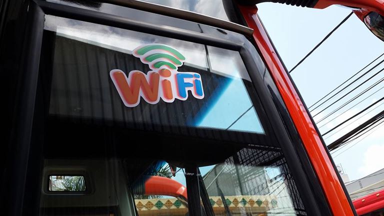 Xe Vinh Chung được lắp đặt hệ thống wifi tốc độ cao cho phép khách hàng truy cập miễn phí bất cứ lúc nào