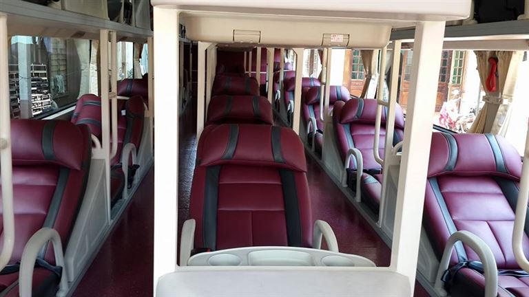 Xe khách Vinh Chung có đầy đủ tiện nghi như điều hoà, ti vi, nhà vệ sinh, wifi miễn phí,... cho khách hàng chuyến đi dễ chịu. 