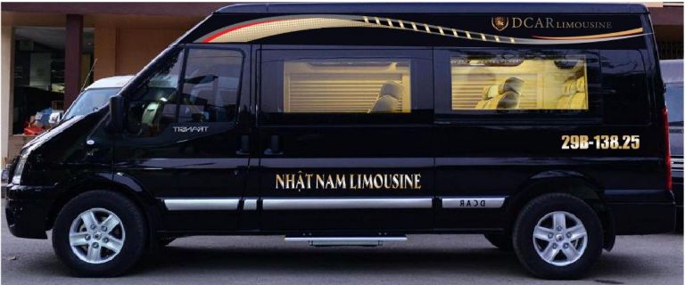 Xe limousine Hà Nội Đại Lải. 