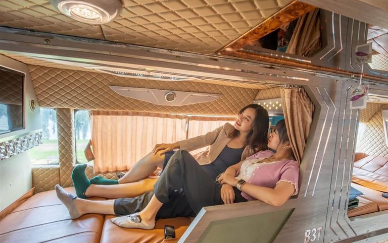 Xe limousine Hồng Sơn 22 buồng phòng hiện đại, mang đến cho khách hàng những trải nghiệm hoàn toàn khác biệt. 