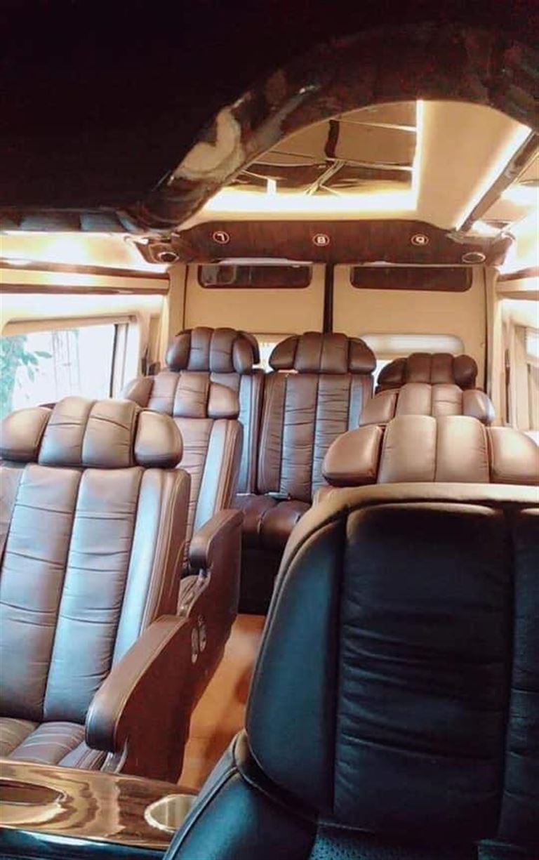 Xe limousine Tôn Thắng chú trọng đầu tư vào hệ thống nội thất với đầy đủ trang thiết bị tiện nghi, hiện đại. 