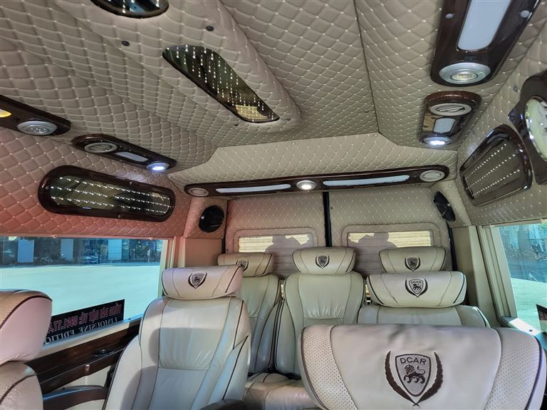 Xe khách Hoàng Hải limousine có hệ thống giường nằm và ghế ngồi cao cấp, êm ái và chống xóc tối đa. 