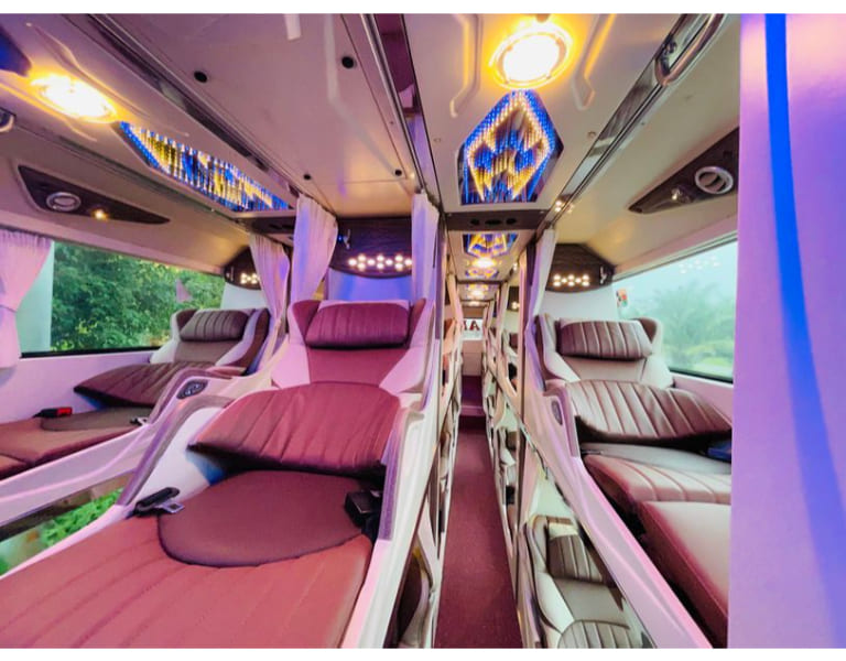 Nội thất hiện đại và không gian rộng rãi trên xe Điền Linh hứa hẹn mang đến cho khách hàng chuyến đi thoải mái nhất có thể.