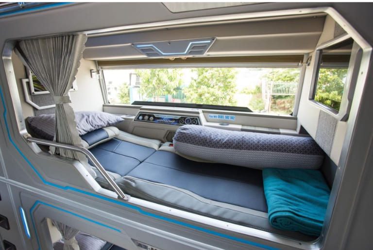 Xe Limousine 20 phòng hướng tới tệp khách hàng có thu nhập từ mức khá trở lên và thích không gian nghỉ ngơi kín đáo, rộng rãi, đủ tiện nghi. 