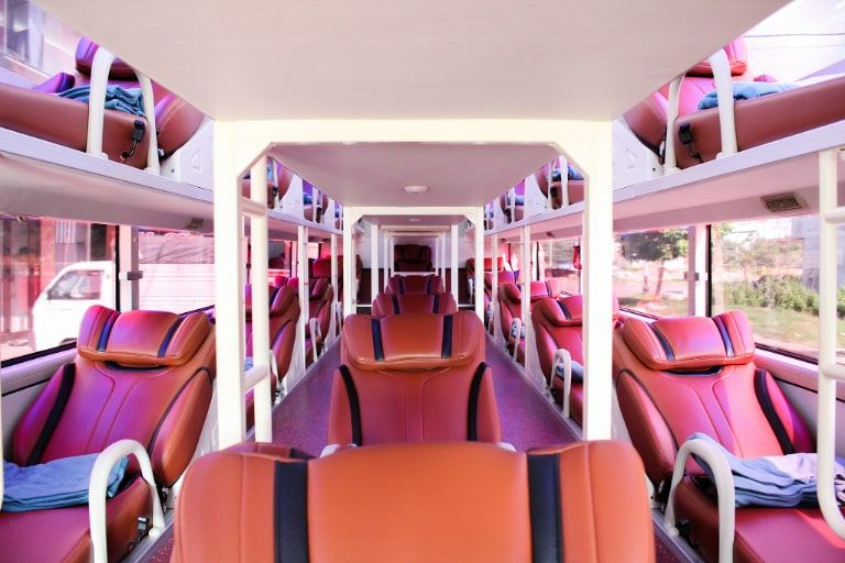 Hệ thống giường nằm trên xe nhà Thiên Trung được sắp xếp hợp lý, có thể điều chỉnh được mức độ nghiêng ngả thoải mái. 