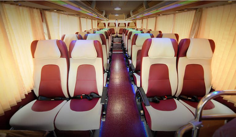 Xe khách được trang bị đầy đủ các tiện nghi nhằm đáp ứng đủ các yêu cầu cơ bản của hành khách trên những chuyến đi.
