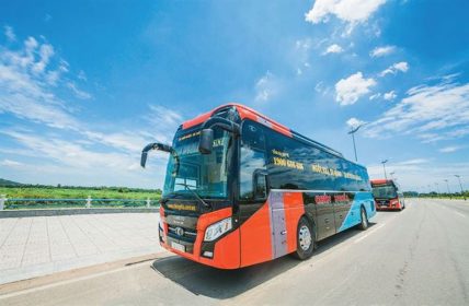 Xe khách Chín Nghĩa limousine luôn hoạt động với phương châm "Tất cả vì khách hàng" nên du khách rất hài lòng.