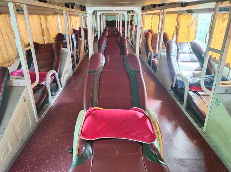 Trên xe khách Cúc Tùng được trang bị đầy đủ các trang thiết bị hiện đại. Đảm bảo không gian nghỉ ngơi thoải mái cho khách hàng. 
