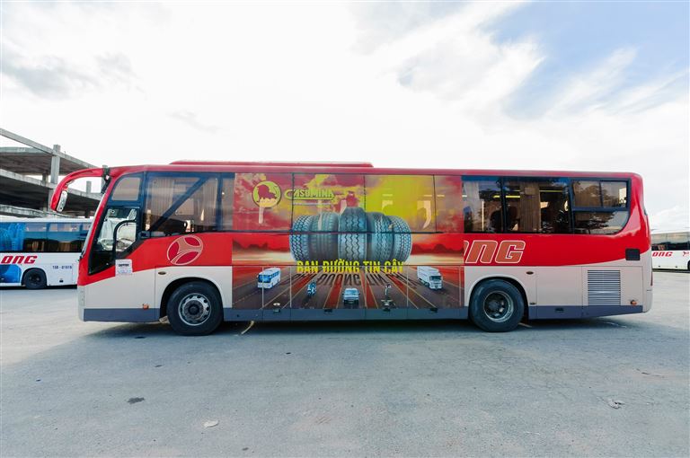 Xe khách Nha Trang Huế - Hoàng Long phục vụ khách hàng trong và ngoài nước trên khắp các tuyến đường từ Bắc vào Nam. 