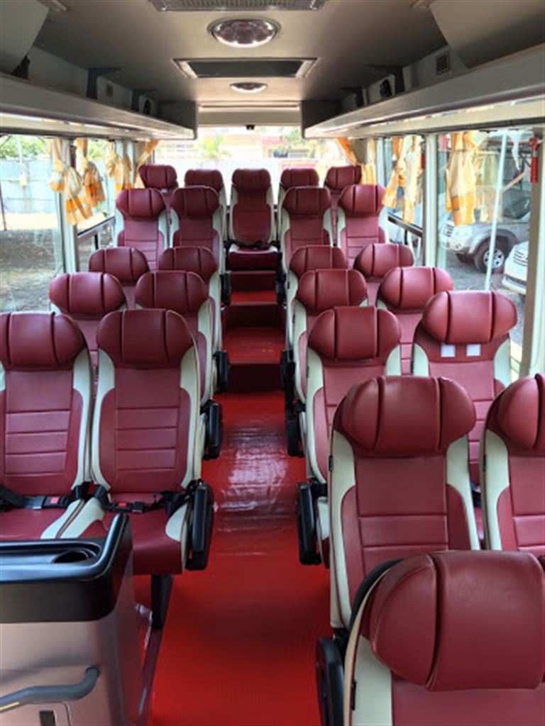 Xe khách Duy Cường có tối đa 33 ghế ngồi. Ngoài ra còn có nhiều khoang chứa đồ cho du khách thoải mái mang theo hành lý. 