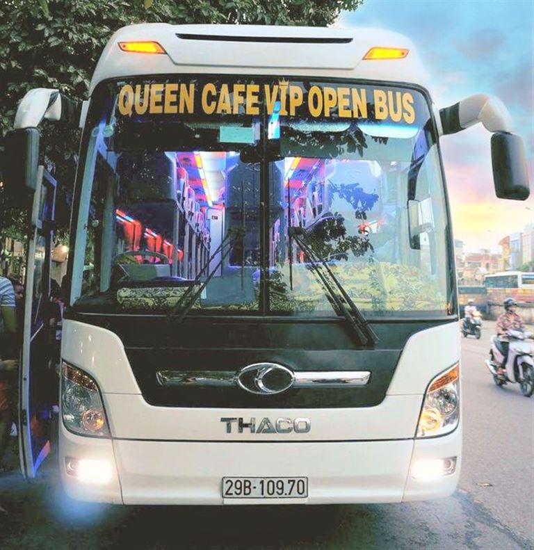 Xe khách Ninh Bình Huế Queen Cafe là hãng xe thành lập vào năm 2018 nhưng đã nhanh chóng chiếm được lòng tin của đông đảo khách hàn