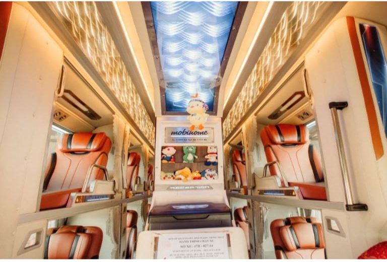 Nội thất hiện đại, không gian rộng rãi trên xe khách Thanh Hóa Hà Nam - Hùng Hoa hứa hẹn mang đến cho khách hàng chuyến đi thoải mái.