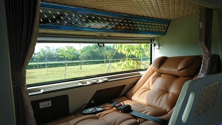 Không gian nghỉ ngơi trên xe khách Thành Nhân được thiết kế hiện đại và có đầy đủ tiện nghi. 
