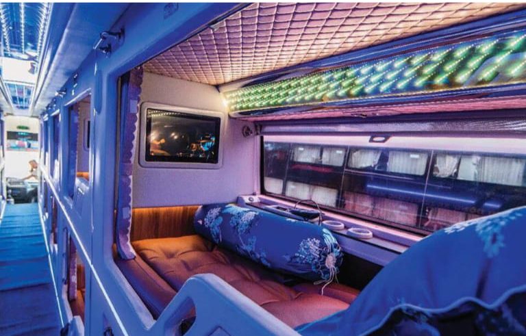 Nội thất đầy đủ tiện nghi hiện đại, cao cấp trên xe Văn Minh hẹn ước cho khách hàng trải nghiệm 5 sao.