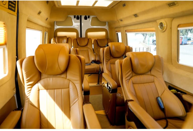 Nội thất xe Hải Vân Limousine được làm từ nhiều chất liệu cao cấp nhất hiện nay, hứa hẹn mang đến dịch vụ đẳng cấp thương gia.