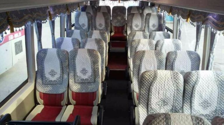Hệ thống ghế ngồi và nội thất bên trong xe nhà The Long Travel được sắp xếp hợp lý dễ dàng sử dụng. 