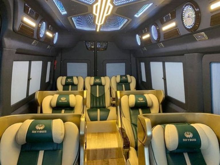 Hệ thống ghế ngồi của cơ sở xe limousine Sài Gòn Đồng Nai này có thiết kế Boeing sẽ giúp hành khách có không gian nghỉ ngơi êm ái nhất