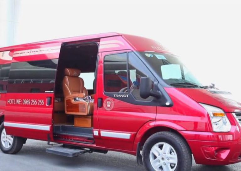 Không gian khoang VIP đầy đủ tiện nghi, mang đến cho hành khách trải nghiệm thương gia khi đi xe limousine Thanh Hóa Nghệ An.
