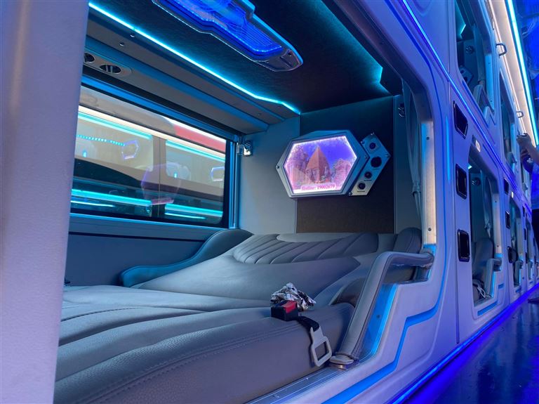 Giường nằm của xe khách Liên Hưng cao cấp hơn những loại xe khác khi đệm nằm cực êm và có thiết bị chống sóc cực tốt