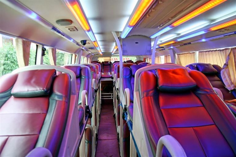 Xe khách Thanh Hồng Sơn có hệ thống giường nằm êm ái, mềm mại được thiết kế theo cấu trúc khoa học 2 tầng 3 dãy.