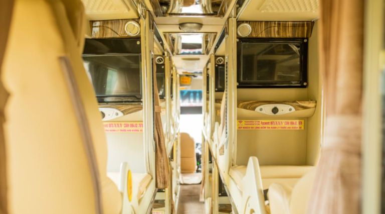 Các trang thiết bị tiện nghi được lắp đặt đầy đủ trên xe để chuyến đi của hành khách được diễn ra 1 cách thoải mái nhất 