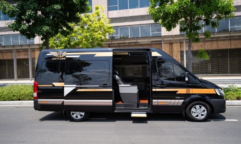 Xe limousine với cơ sở vật chất hiện đại chắc chắn sẽ đem đến cho bạn trải nghiệm chuyến đi sang trọng 