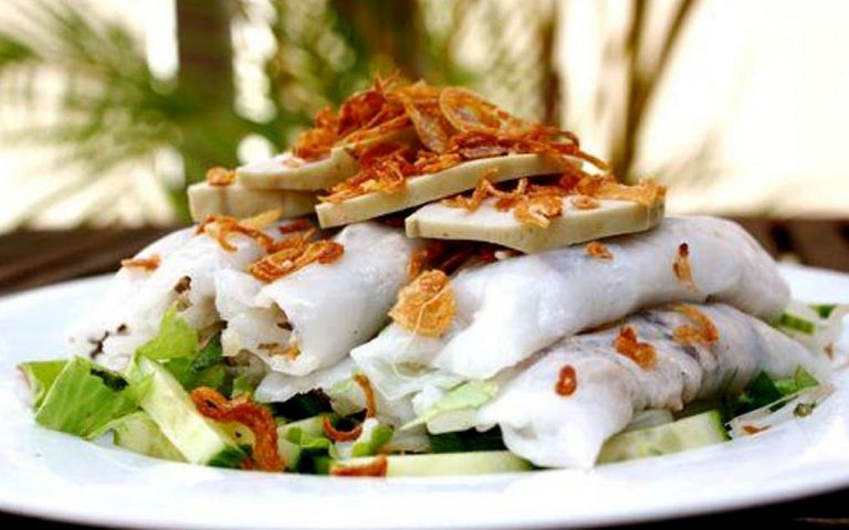 Món bánh cuốn Đồng Văn là sản phẩm được làm bằng tay truyền thống bởi đồng bào dân tộc, đảm bảo luôn giữ được nhiệt độ khi tới tay khách hàng