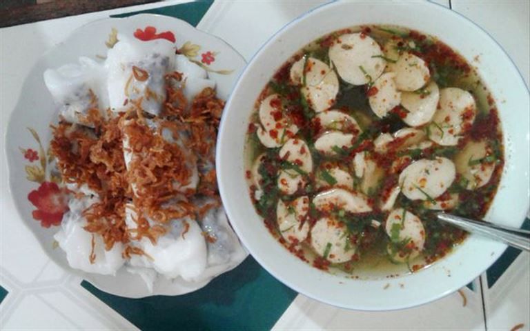 Quán bánh cuốn Cô Cúc được xem là một trong những điểm đến ẩm thực hấp dẫn tại Hà Giang