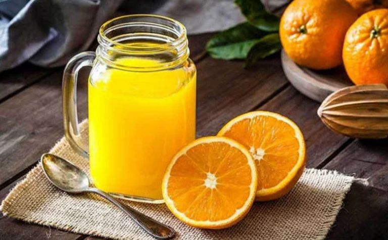 Nước ép từ hoặc sinh tố từ cam sành được ưa chuộng bởi hương vị thơm, ngon, ngọt tự nhiên.