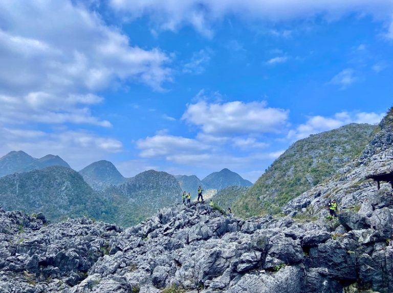 Các bạn trẻ rất ưa thích cao nguyên đá Đồng Văn Hà Giang vì có thể chụp được những bức hình sống ảo triệu view. 