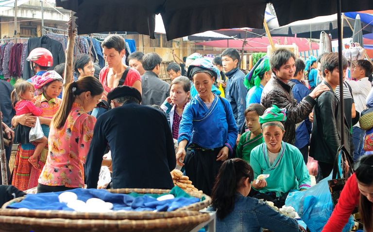 Vào những ngày lễ, Tết, chợ đêm Cốc Pài Hà Giang có thể đón tới hơn một nghìn lượt khách mỗi ngày