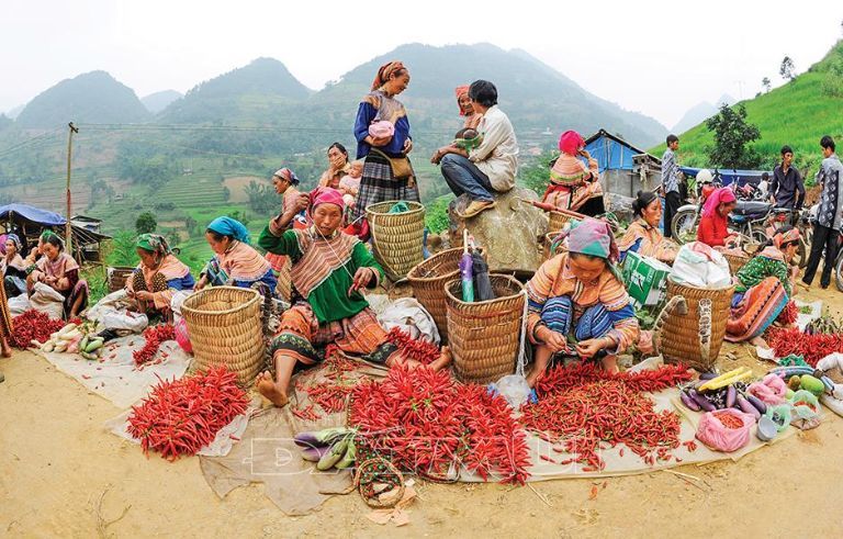 Sự kiện chợ phiên Hà Giang cũng là một trong những bản sắc dân tộc truyền thống được khách du lịch biết đến nhiều nhất tại vùng núi đá xám