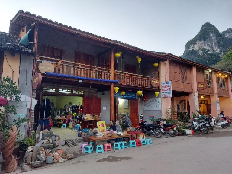 Nhà nghỉ Lương Doanh toạ lạc ở số nhà 41, tổ 4 Phố cổ Đồng Văn cũng là một địa điểm đáng để trải nghiệm nếu đi ngắn ngày 