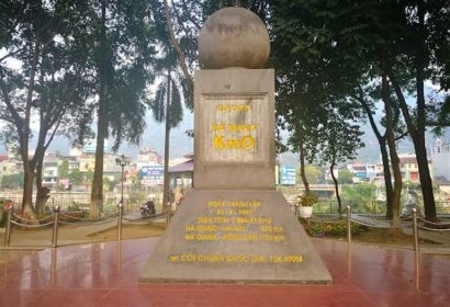 Khám phá cột mốc Km0 Hà Giang - địa điểm check-in mới nổi thu hút đông đảo khách du lịch ghé thăm.
