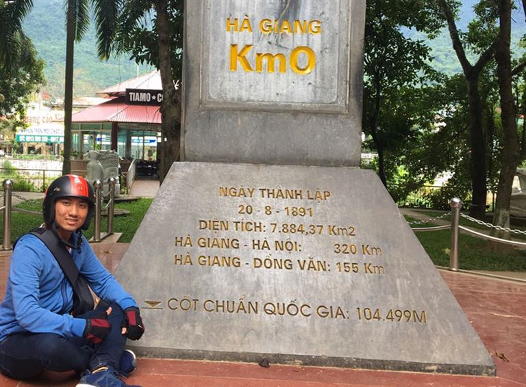 Cột mốc Km0 Hà Giang giờ đây đã trở thành một địa điểm check-in vô cùng nổi tiếng, không thể bỏ lỡ khi đến với thành phố Hà Giang. 